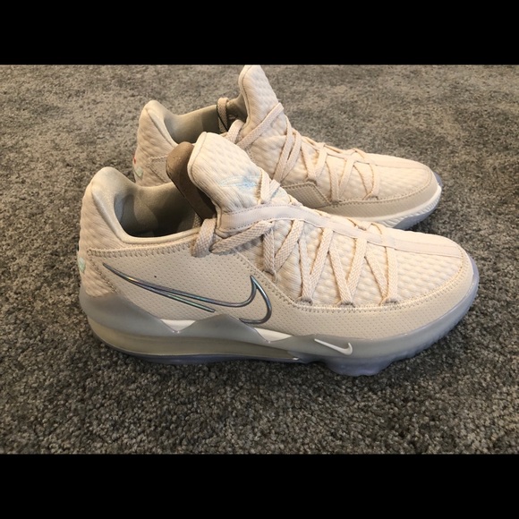 Lebron 16 Easter - Picture 1 of 4